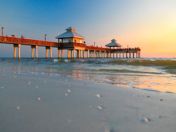 Fantastic Beachfront Vacation Condo in Fort Myers 6 Guests