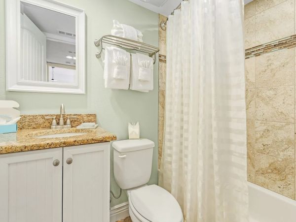 Fantastic Beachfront Vacation Condo in Fort Myers 6 Guests