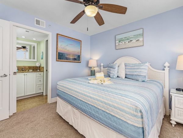 Fantastic Beachfront Vacation Condo in Fort Myers 6 Guests
