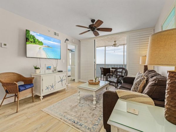 Fantastic Beachfront Vacation Condo in Fort Myers 6 Guests
