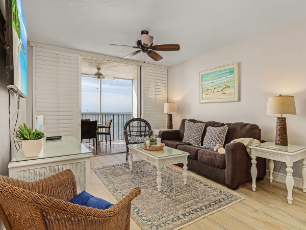 Fantastic Beachfront Vacation Condo in Fort Myers 6 Guests
