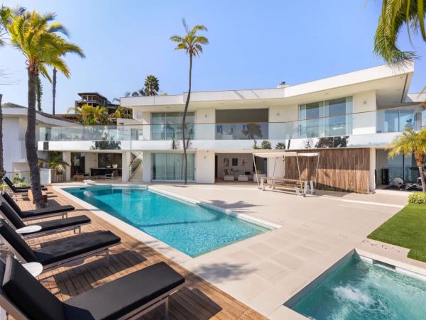 Los Angeles Vacation Pool Home Four Bedroom