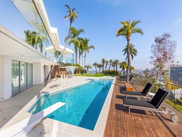 Los Angeles Vacation Pool Home Four Bedroom