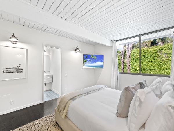 Malibu Vacation Pool Home Four Bedroom