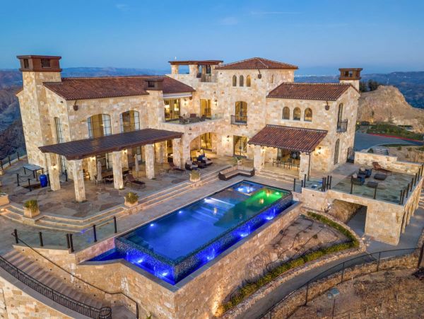 Luxury Malibu Private Vineyard 5 Bedrooms, Pool & Spa