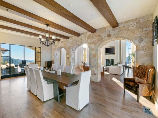 Luxury Malibu Private Vineyard 5 Bedrooms, Pool & Spa