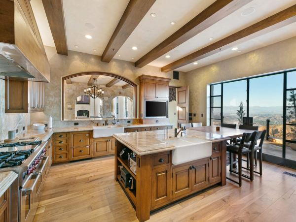 Luxury Malibu Private Vineyard 5 Bedrooms, Pool & Spa