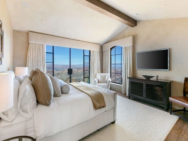 Luxury Malibu Private Vineyard 5 Bedrooms, Pool & Spa