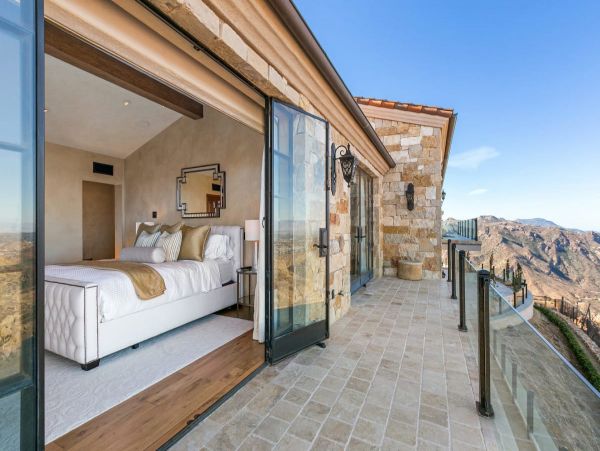Luxury Malibu Private Vineyard 5 Bedrooms, Pool & Spa