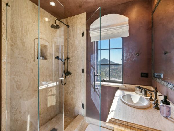 Luxury Malibu Private Vineyard 5 Bedrooms, Pool & Spa