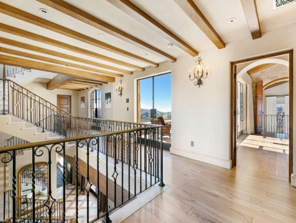 Luxury Malibu Private Vineyard 5 Bedrooms, Pool & Spa