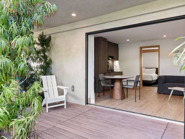 On Beach Malibu Vacation Condo One Bedroom