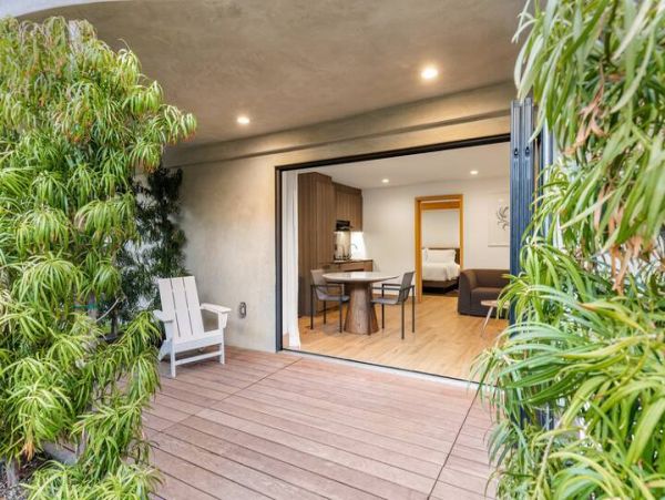 On Beach Malibu Vacation Condo One Bedroom