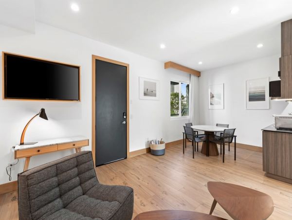 On Beach Malibu Vacation Condo One Bedroom