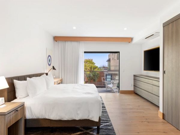 On Beach Malibu Vacation Condo Two Bedroom