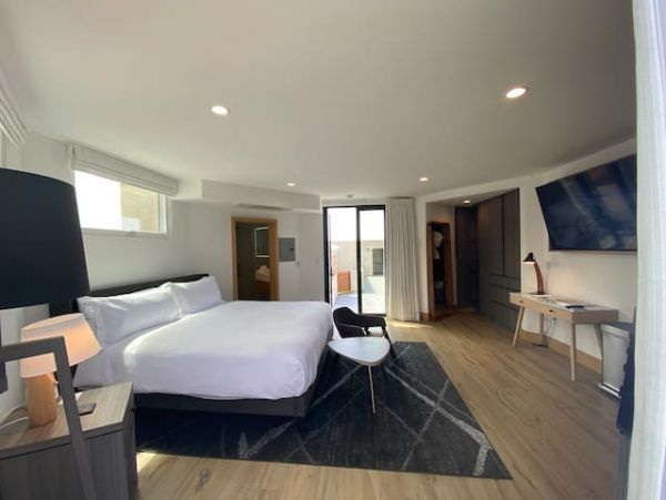 On Beach Malibu Vacation Studio