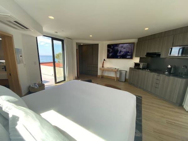 On Beach Malibu Vacation Studio