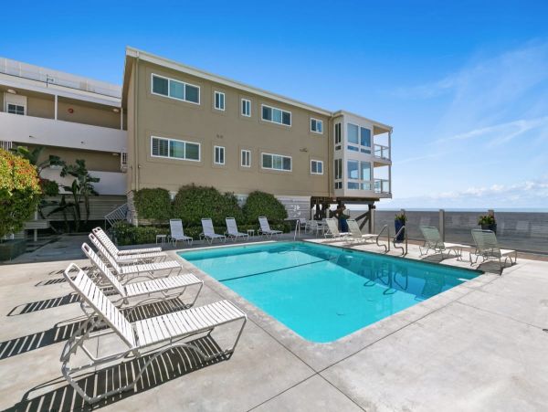 Ocean Views Luxury Vacation Condo in Malibu Two Bedrooms