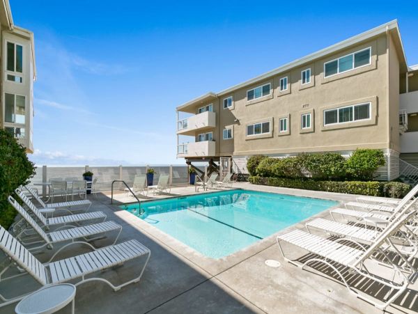Ocean Views Luxury Vacation Condo in Malibu Two Bedrooms