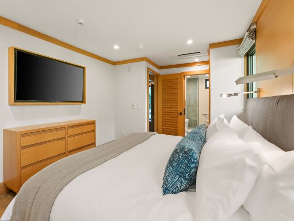 On Beach Malibu Vacation Condo One Bedroom
