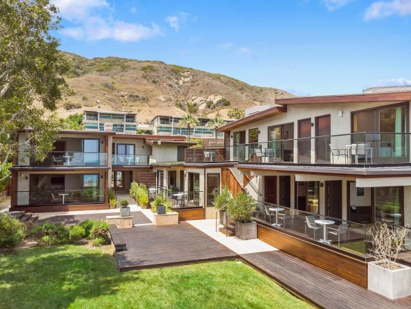 On Beach Malibu Vacation Condo One Bedroom