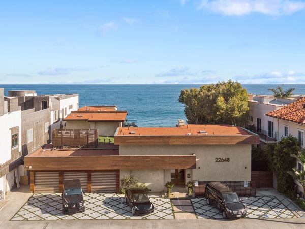 Malibu Condo 998542