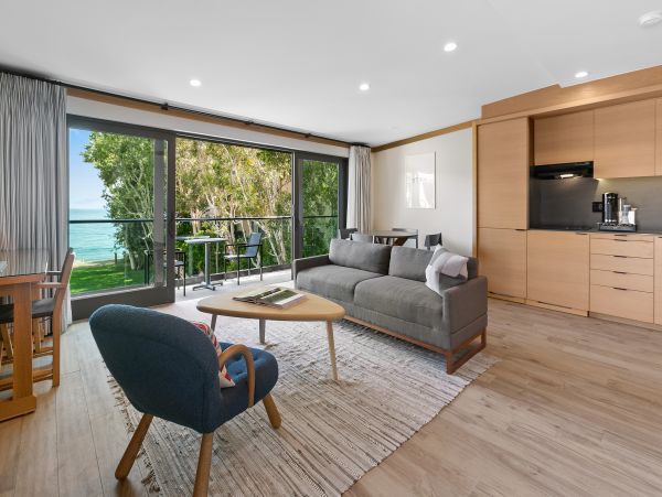 Malibu Condo 998543