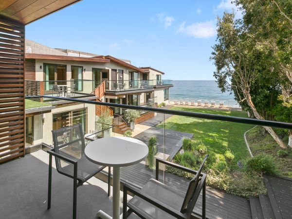Malibu Condo 998543