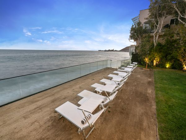 Malibu Condo 998543
