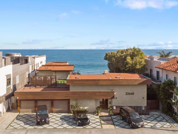Malibu Condo 998543