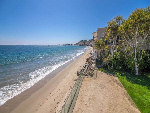 Spectacular Malibu Oceanfront Apartment Sleeps 4