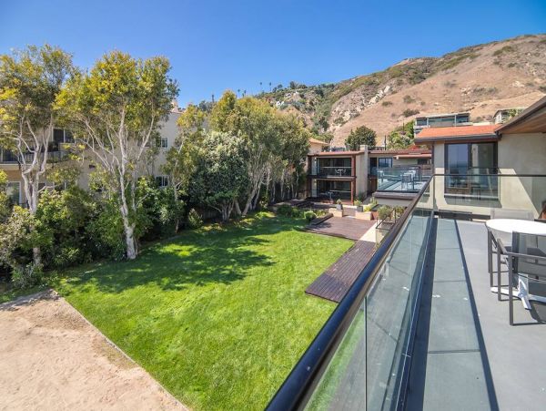 Spectacular Malibu Oceanfront Apartment Sleeps 4
