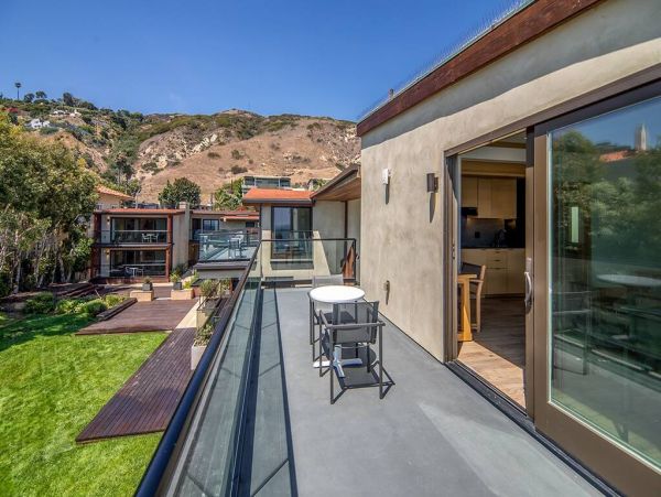 Spectacular Malibu Oceanfront Apartment Sleeps 4