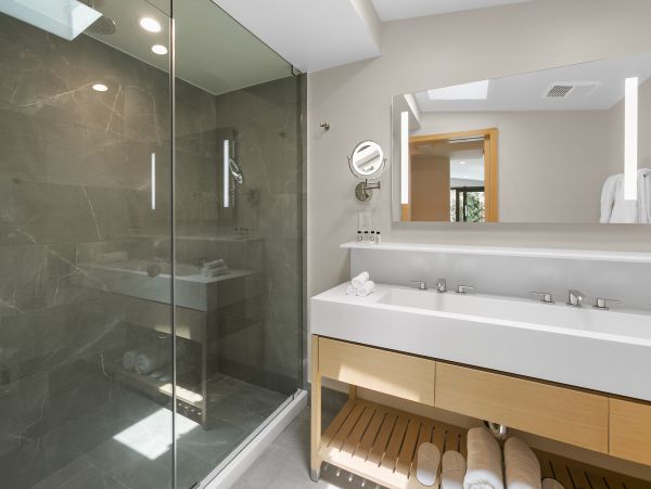 Luxury 3 Bedroom Beach Rental Private Balcony & Ocean Views