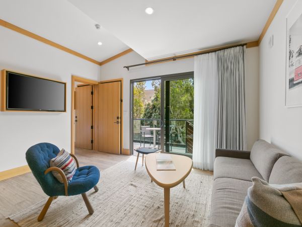 Luxury 3 Bedroom Beach Rental Private Balcony & Ocean Views