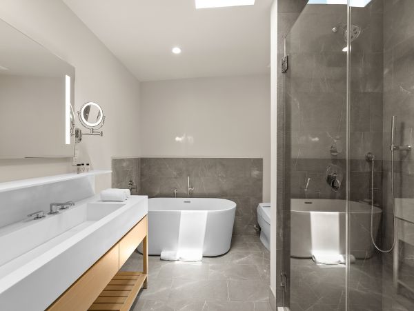 Luxury 3 Bedroom Beach Rental Private Balcony & Ocean Views