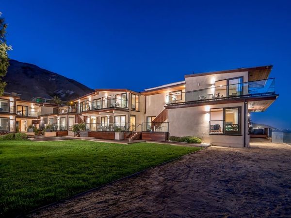 Luxury 3 Bedroom Beach Rental Private Balcony & Ocean Views