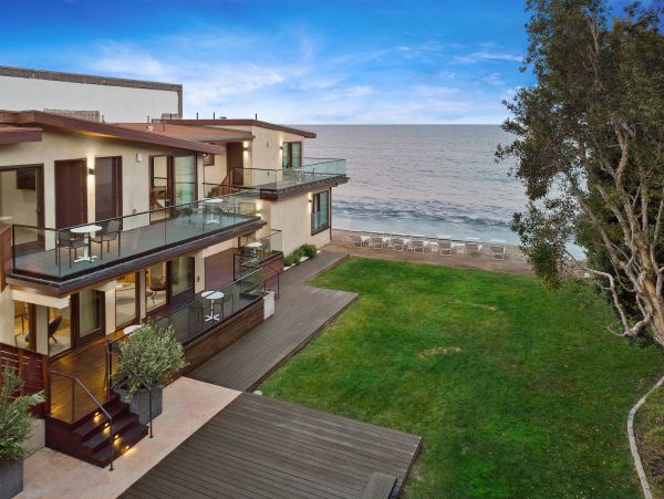 Luxury 3 Bedroom Beach Rental Private Balcony & Ocean Views