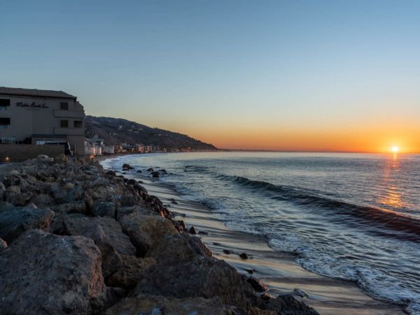 Luxury 3 Bedroom Beach Rental Private Balcony & Ocean Views