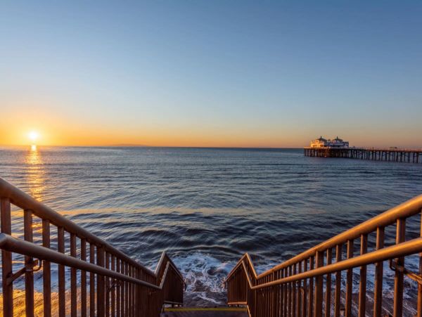 Luxury 3 Bedroom Beach Rental Private Balcony & Ocean Views