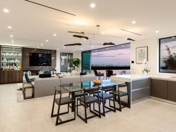 Los Angeles Vacation Home Three Bedroom