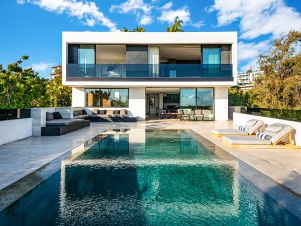 Los Angeles Vacation Home Three Bedroom