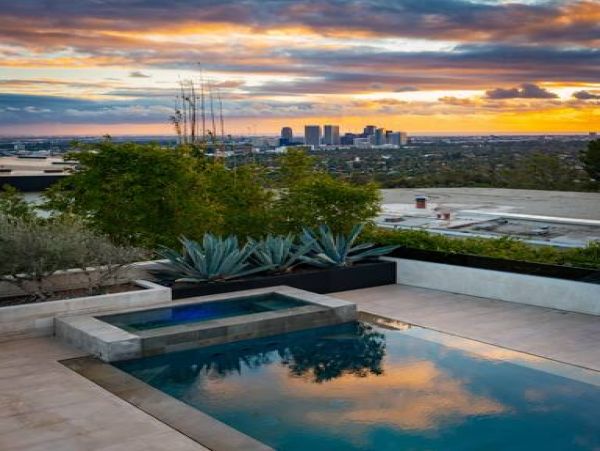 Los Angeles Vacation Home Three Bedroom