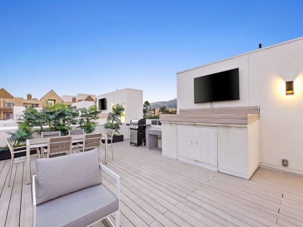 Los Angeles Vacation Home Three Bedroom