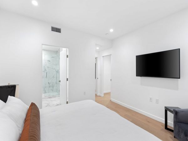 Los Angeles Vacation Home Three Bedroom