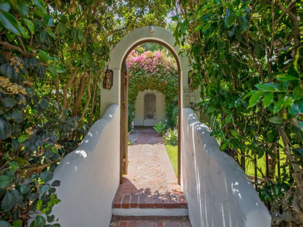 Los Angeles Vacation Pool Home Four bedroom