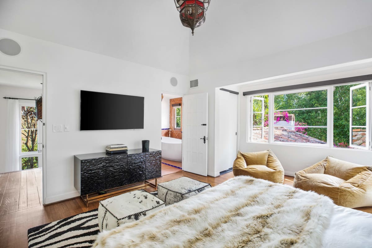 Los Angeles Vacation Pool Home Four bedroom