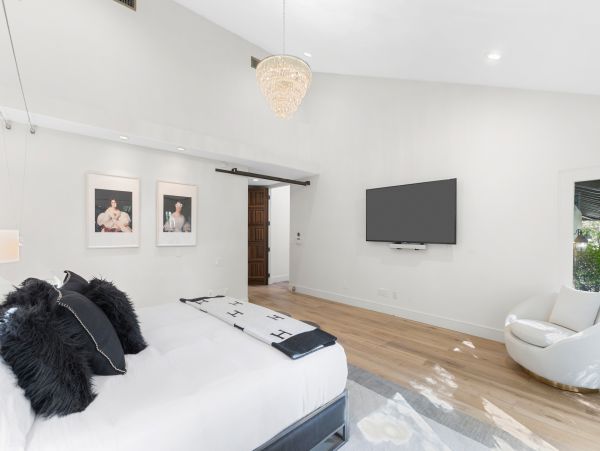 Los Angeles Vacation Pool Home with Four Bedroom
