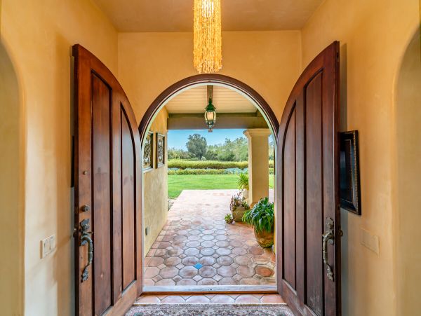Santa Barbara County Home 998571