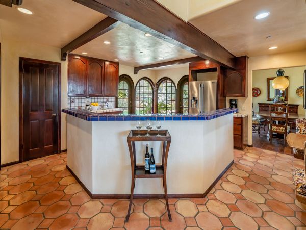 Santa Barbara County Home 998571